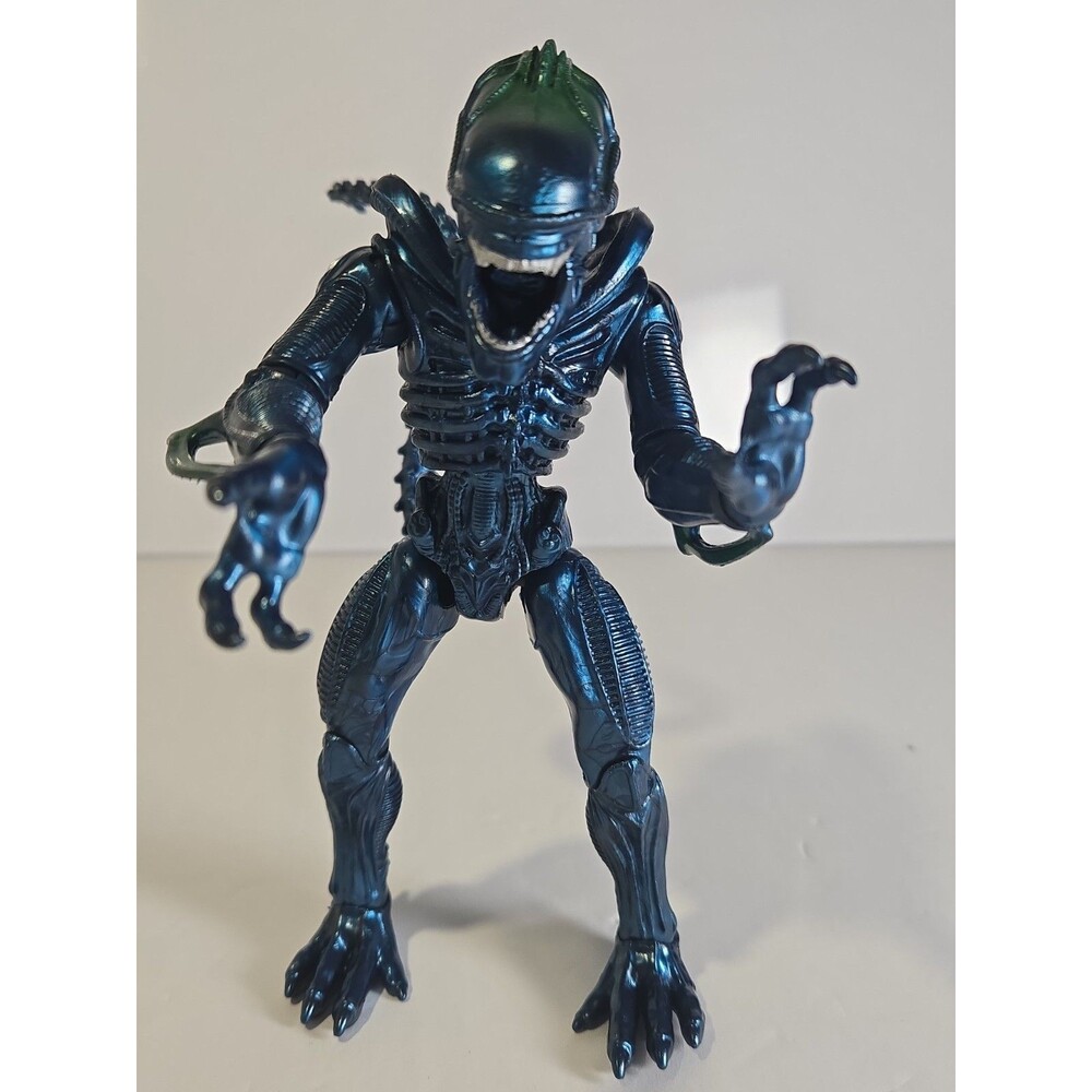 Alien Collection XENOMORPH WARRIOR Figure Lanard Walmart Exclusive Blue Edition